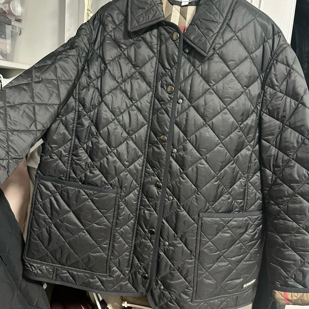 Burberry Black Quilted Puffer Jacket with Signature Check Lining - Picture 6 of 10
